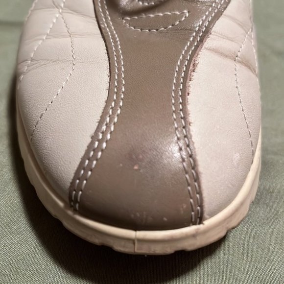 Ecco Leather Walking Shoe in Cream and Tan - Picture 6 of 12